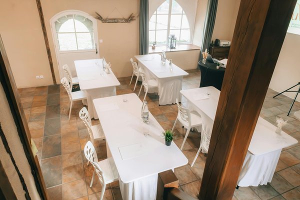 Wie kann man die Unternehmensstrategie an globale Trends anpassen?